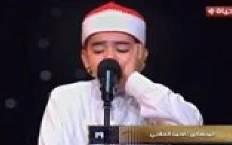 تعليق مثير.. محمد صلاح يتفاعل مع طلب غريب من أحد مشجعيه صدم الجميع